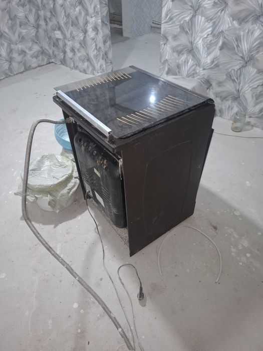 Продается газовая плита, бу, в нормальном состоянии, требуется мойка.