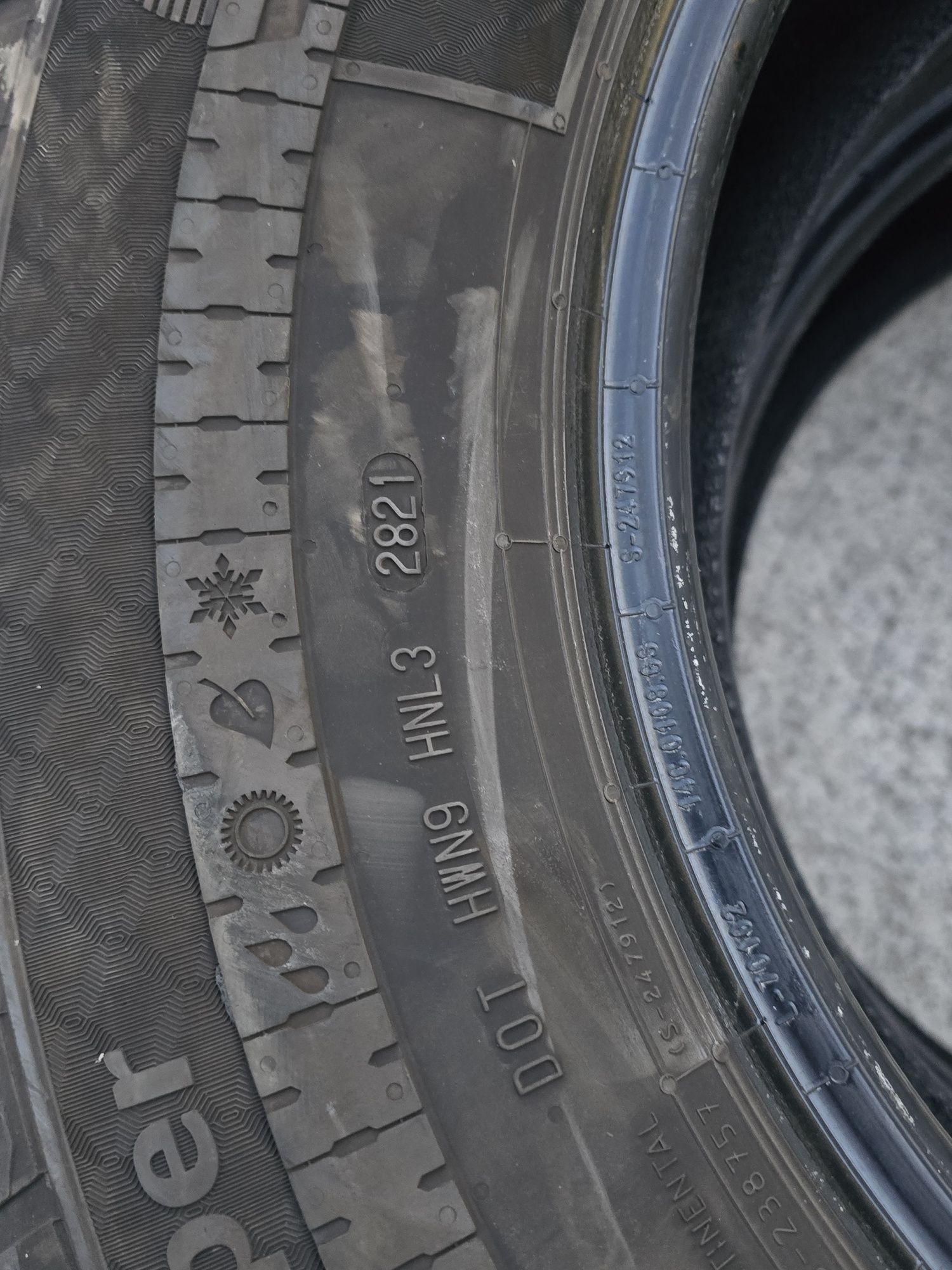 4 Броя Бусови Гуми 225/75/16C Continental 4,5 - 5mm 2018 и 2021DOT