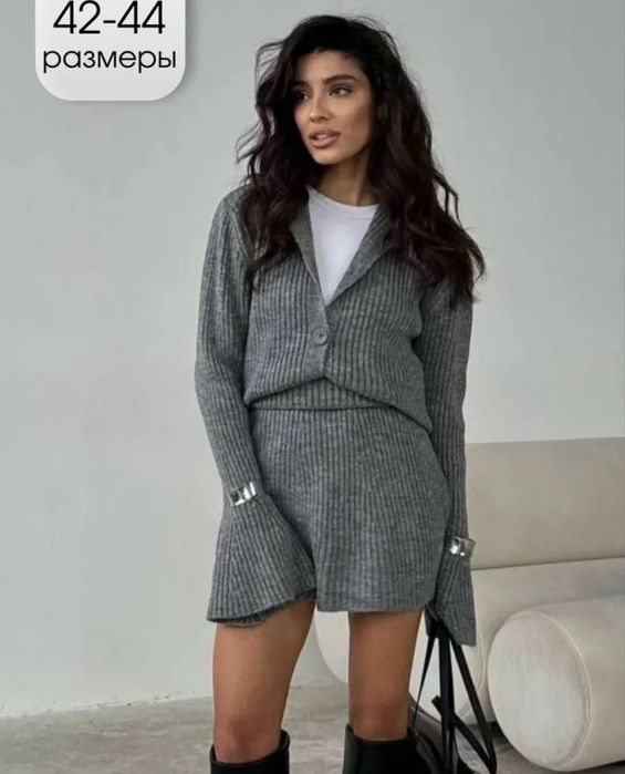 Продам трикотажный костюм, новый размер 42-44