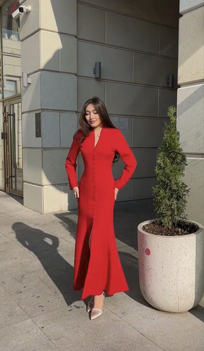 Женское красное платье