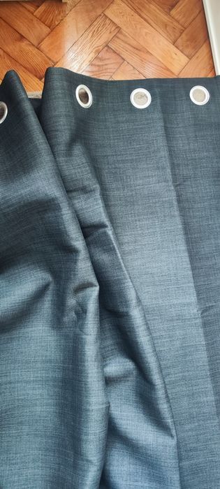Vând 2 draperii, dimensiune 144*263, gri inchis