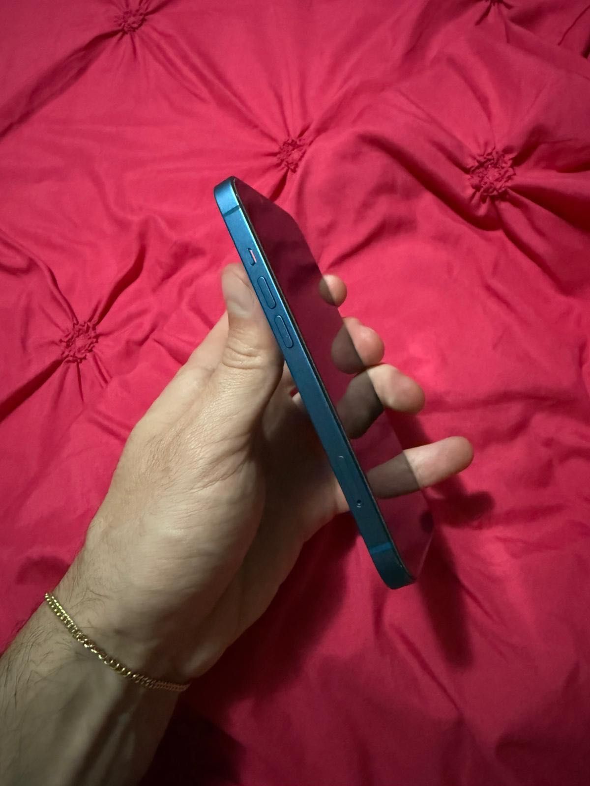 Vând iPhone 13 blue