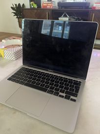 Macbook Air 13 M1 със счупен екран