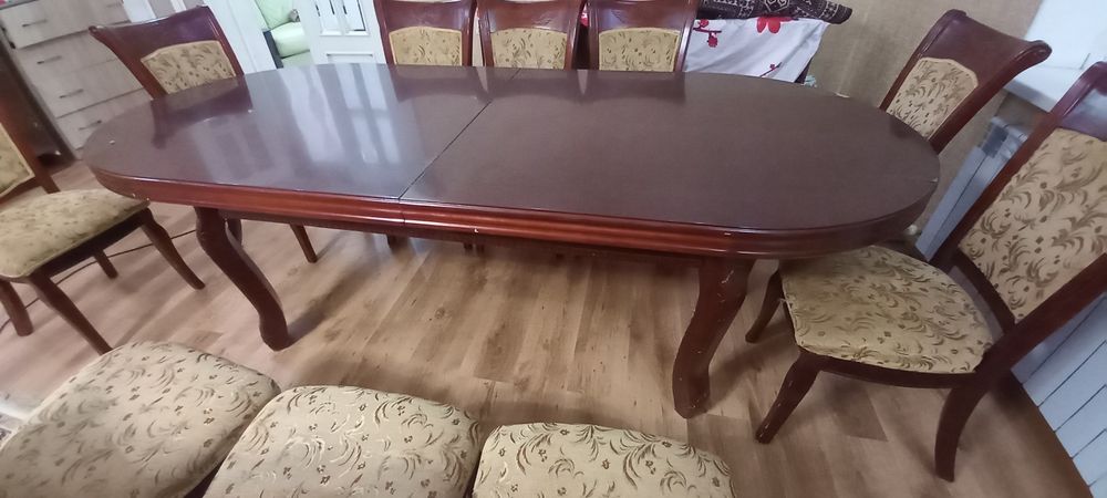 Стол и 12 стульев