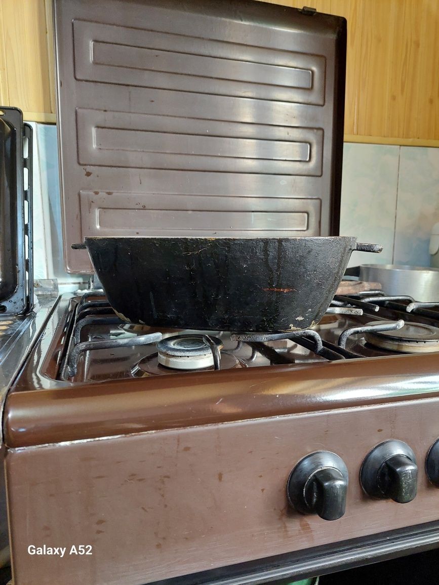 Продаётся чугуная утятница