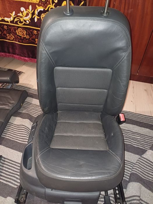 Vând Piese Skoda Octavia 2