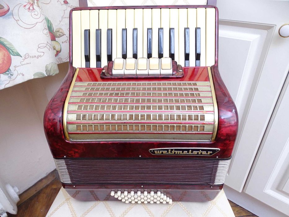 Стар акордеон Велтмайстер 40 баса