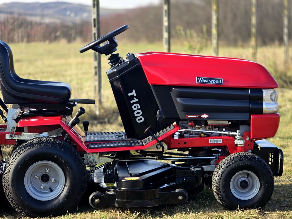 Tractoras gazon iarba Profesional Westwood +tocator scarificator 3 cut