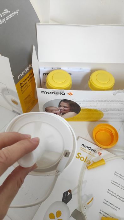 MEDELA Единична двуфазна електрическа помпа с две чисто нови шишета и