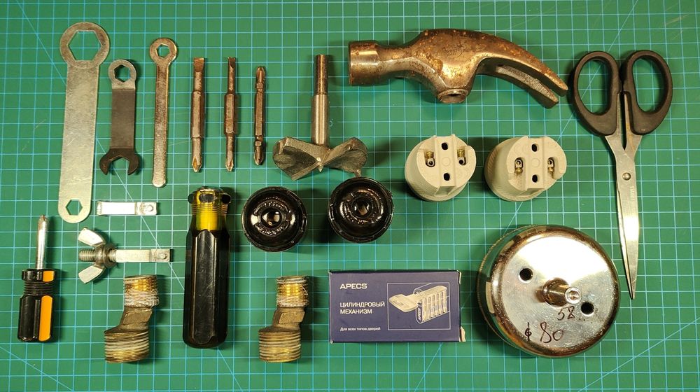 Инструменты и замок