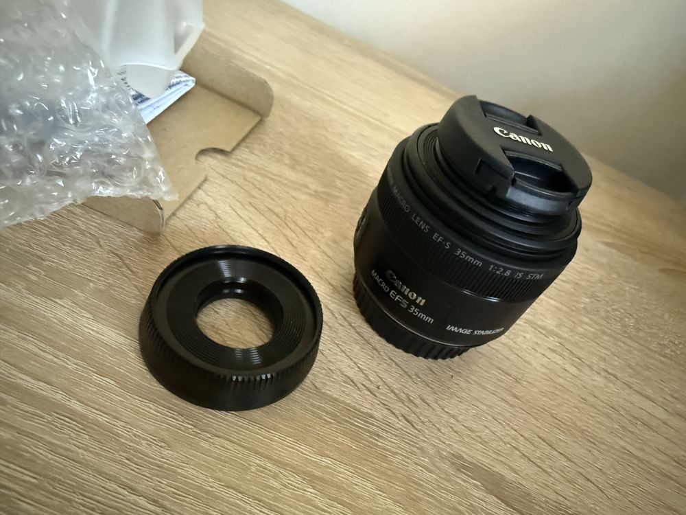 обектив Canon EF-S 35mm f/2.8 Macro IS STM