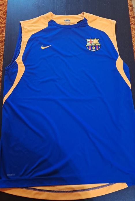 Vand set tricou si maieu cu F.C. Barcelona din 2004