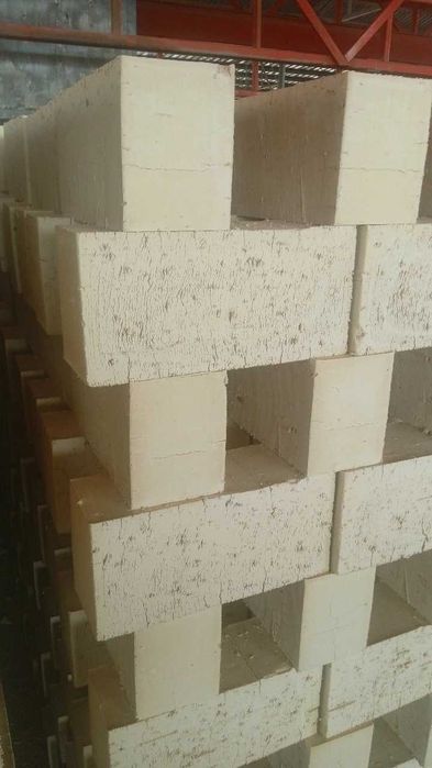 Гишт/gʻisht сотилади(продаются)