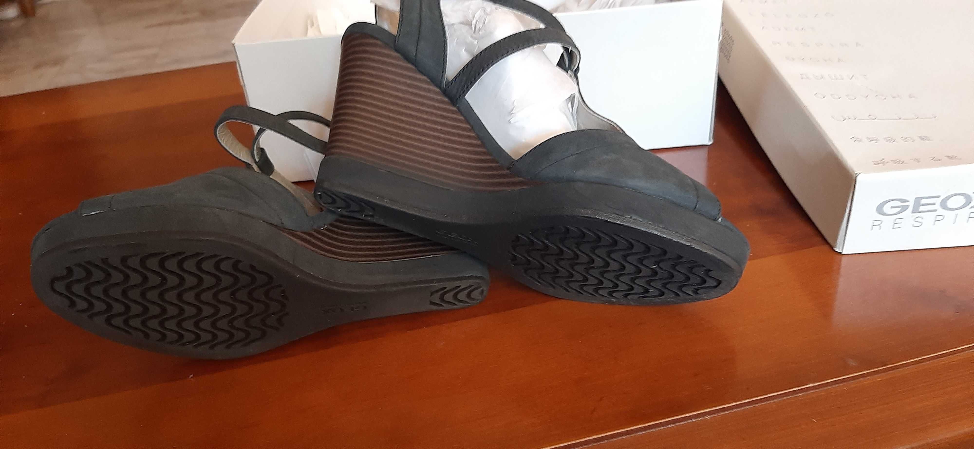 Дамски летни сандали на платформа марка "Geox".