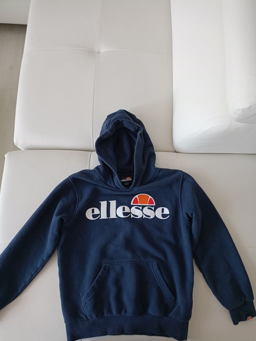 Vând hanorac Ellese fashion,mărimea Xs, produs de calitate.