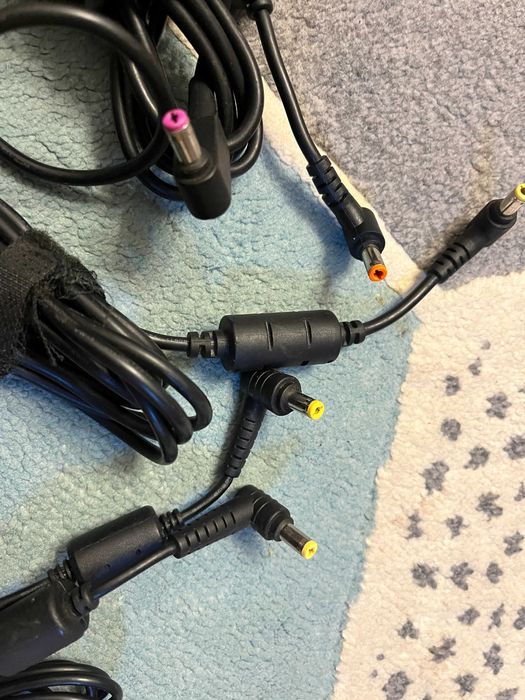 Incarcatoare laptop Acer, diferite mufe si puteri , Suceava