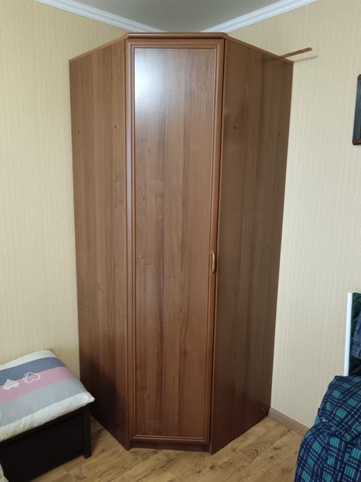 Угловой шкаф+стол в подарок