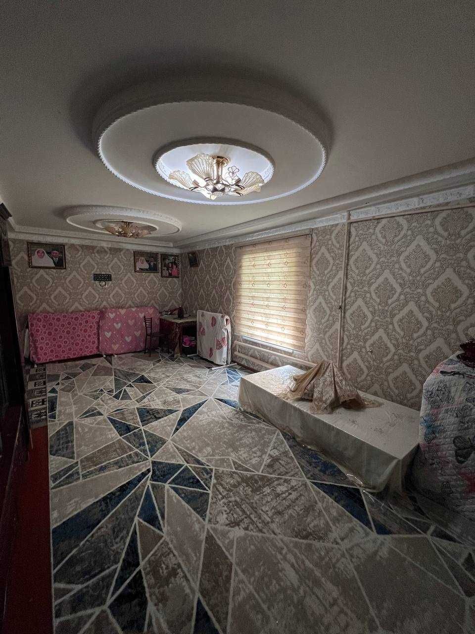 2-qavatli hovli joy sotiladi
