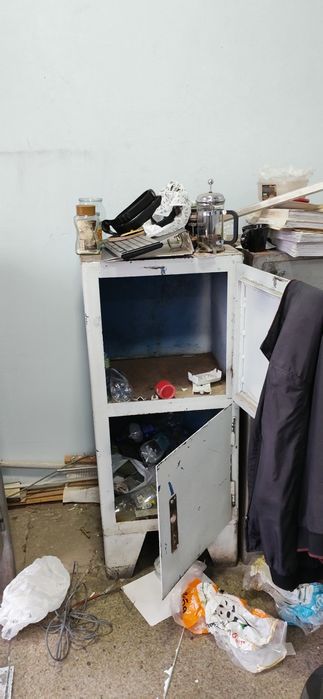 Металлический сейф шкаф