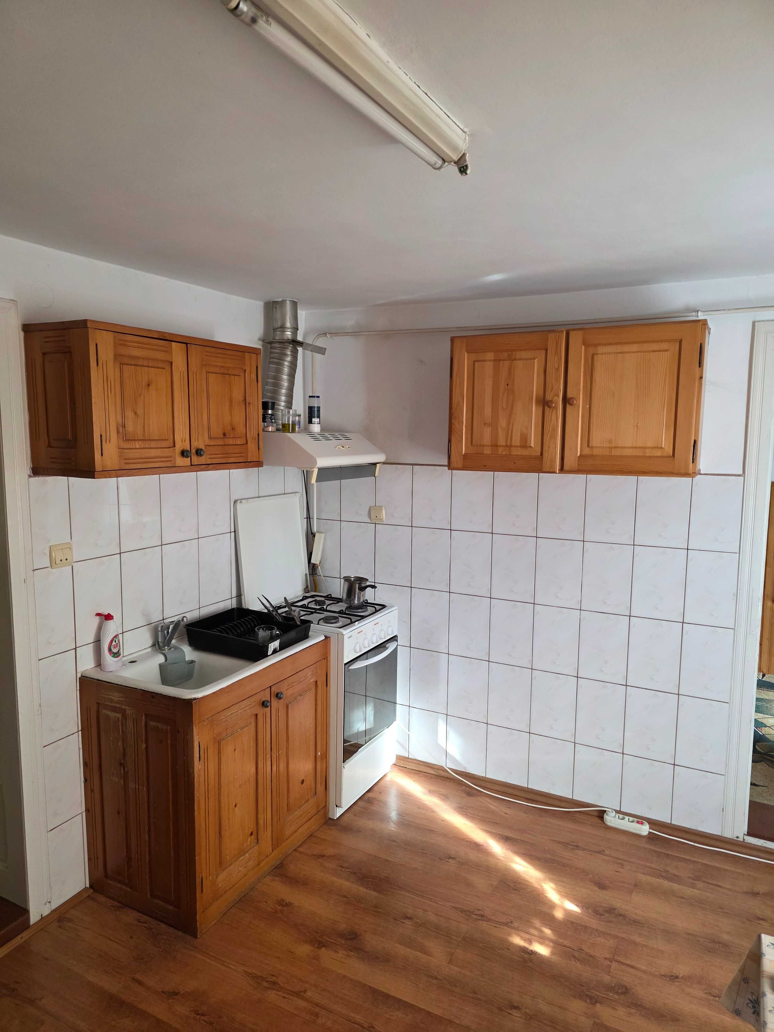 Inchiriez CASA in Radauti langă Casa de Cultura 300€