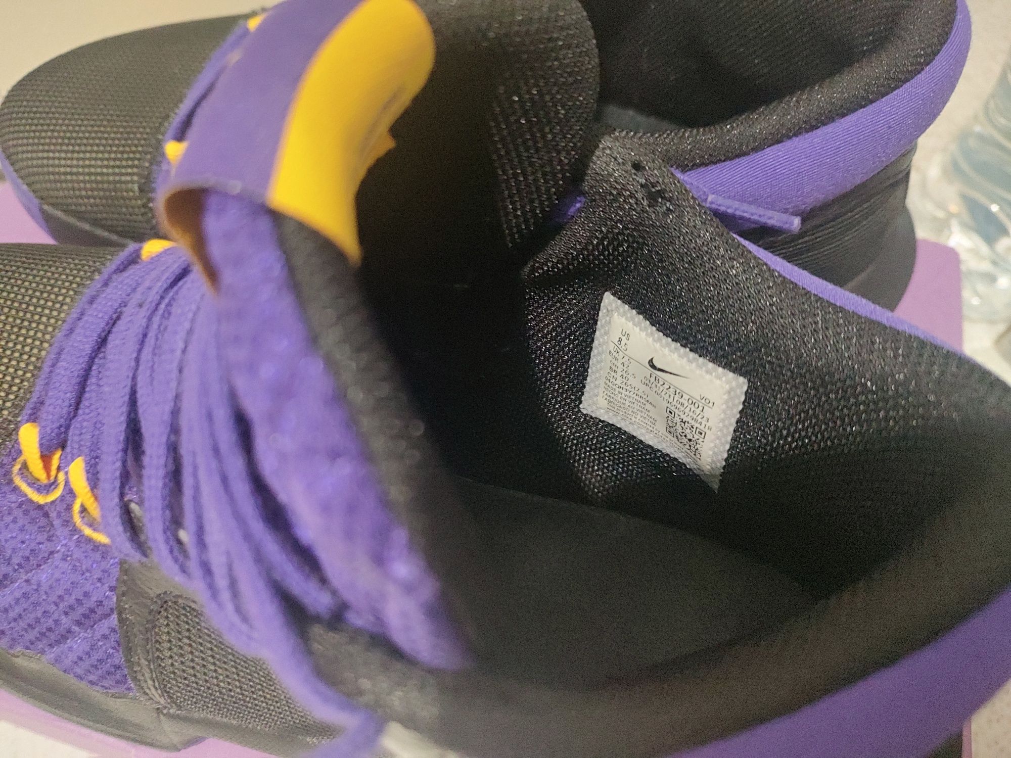 Nike LeBron Witness 8