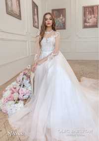 Дизайнерское экслюзивное свадебное платье + длинная фата + подъюбник