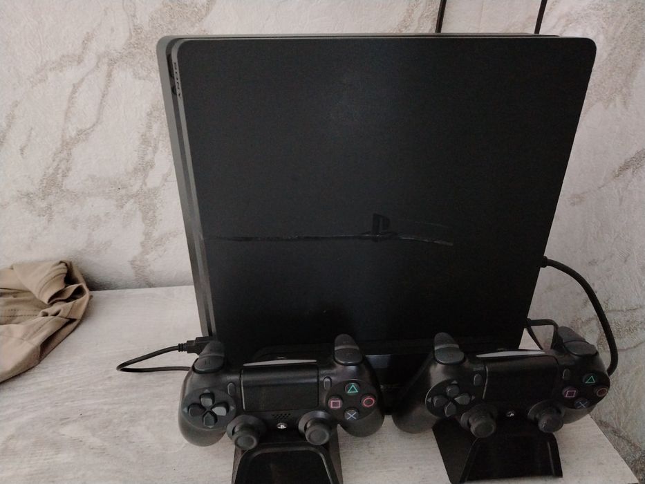 PlayStation 4 slim