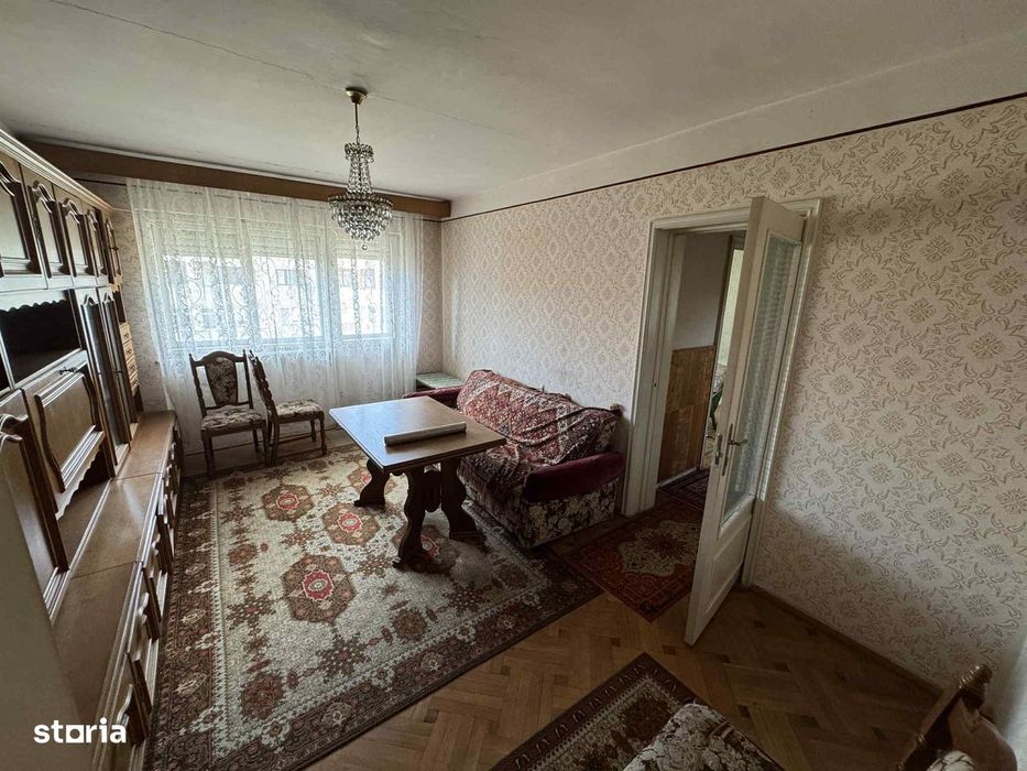 Apartament 3 camere + loc de luat masa zona Centrala