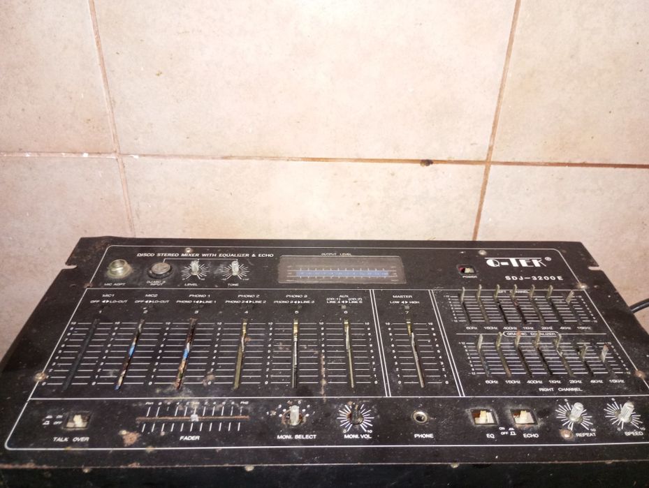 Vând boxe YAMAHA cu mixter