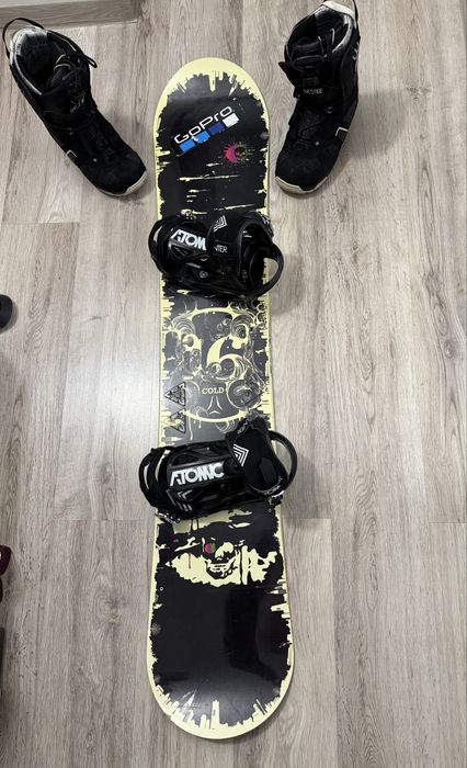 Vand placa snowboard marca Atomic, in stare buna
