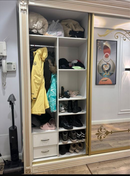 Продам прихожую.