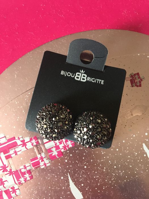 Обеци различни видове