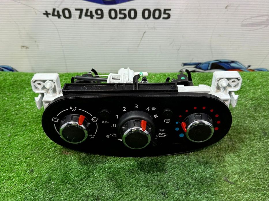 PANOU CENTRAL COMANDA CLIMA DACIA SANDERO 1.5 DIESEL 2015 COD OEM 5P3741700 2012-2017