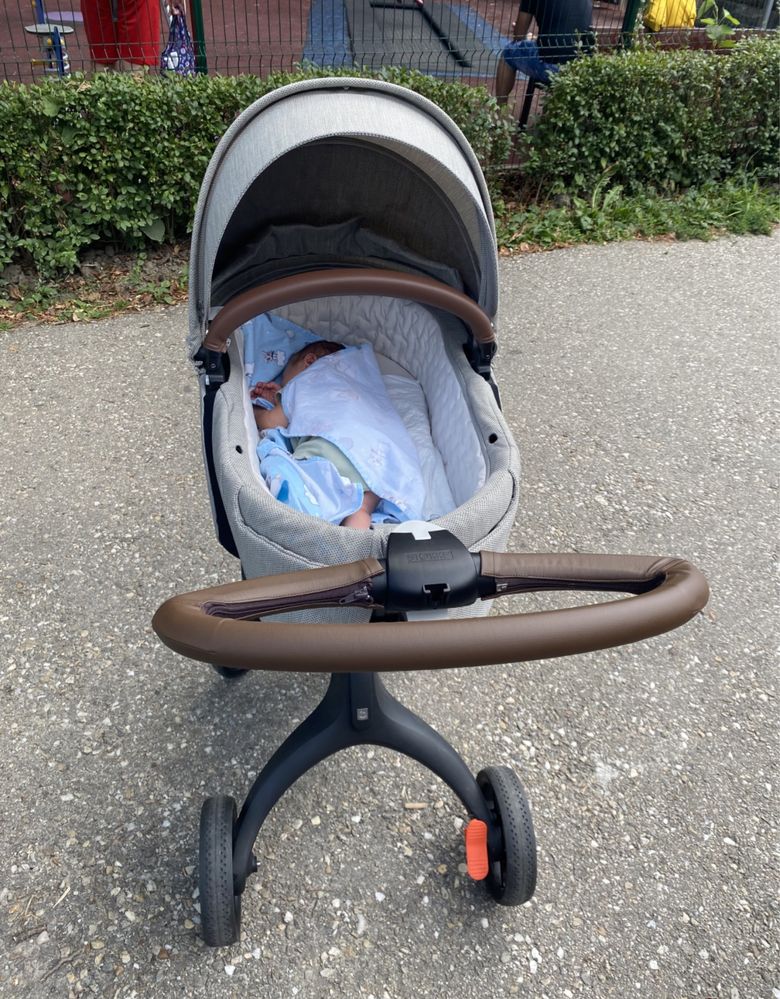 Carucior Stokke Xplory V6 3 in 1 Brushed Grey in Garantie