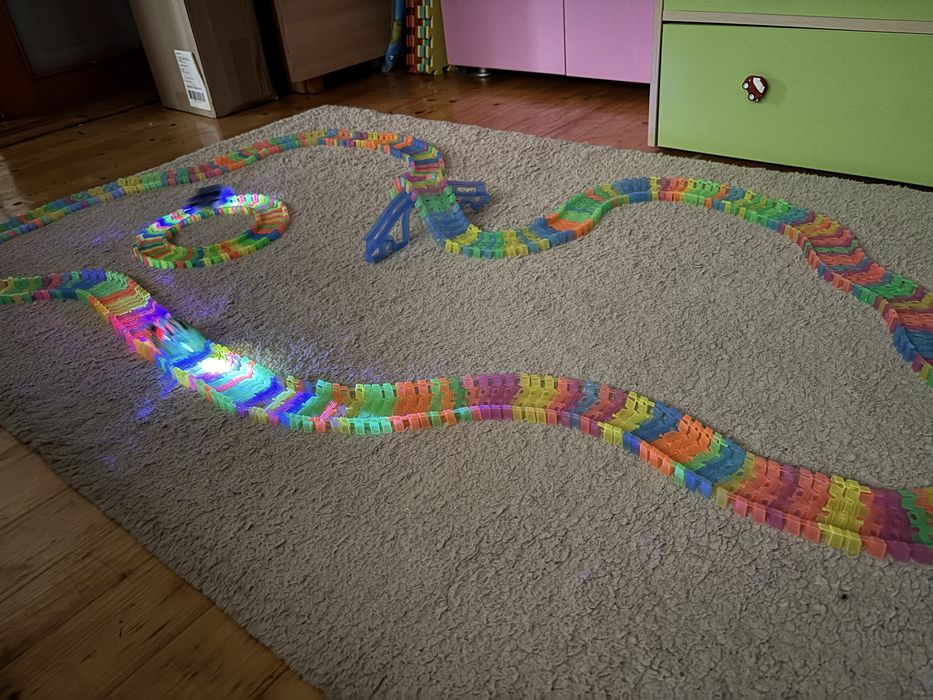 Masinute electrice luminoase cu pista modulara