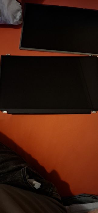 Vând display  laptop  slim
