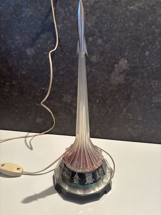 Ретро лампа с ракета