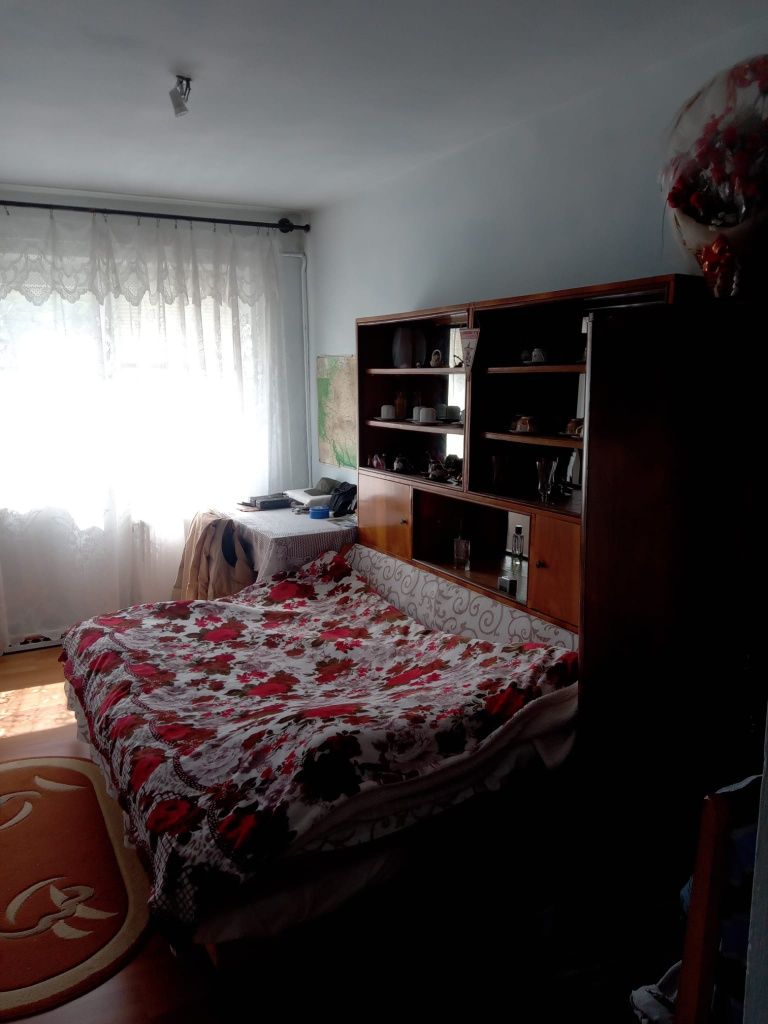 Vând apartament 4 camere