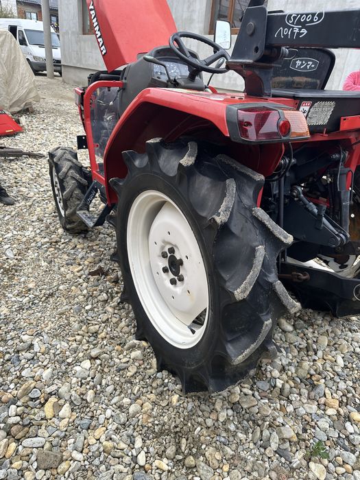 Tractoras Yanmax de 25 de cp