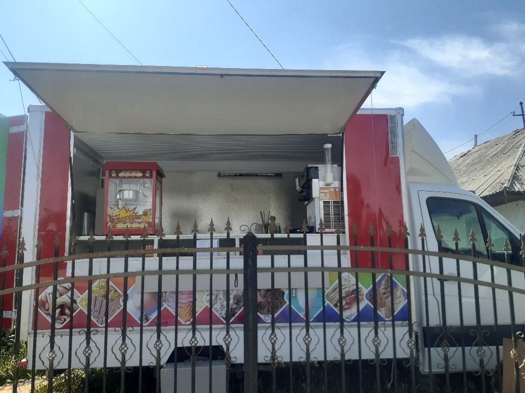 Vând autorulotă comercială FAST FOOD  MARCA mercedeze benz sprint din