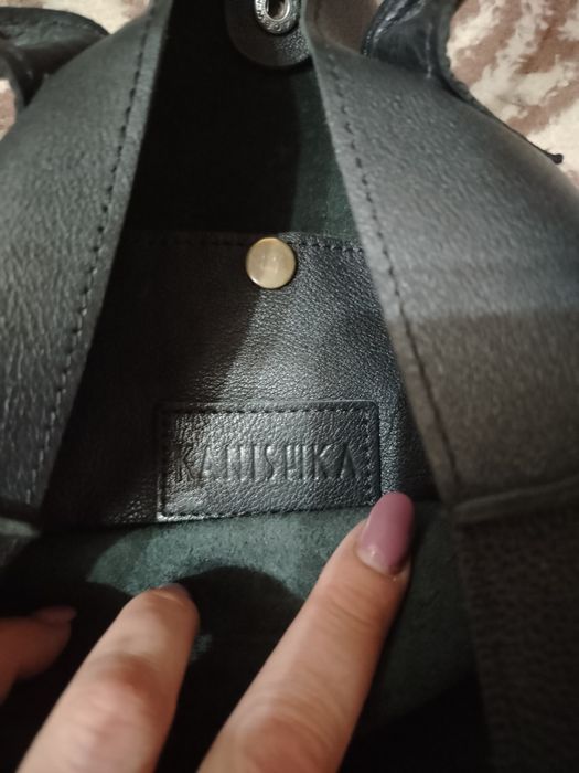 Продаю женскую сумку Канишка