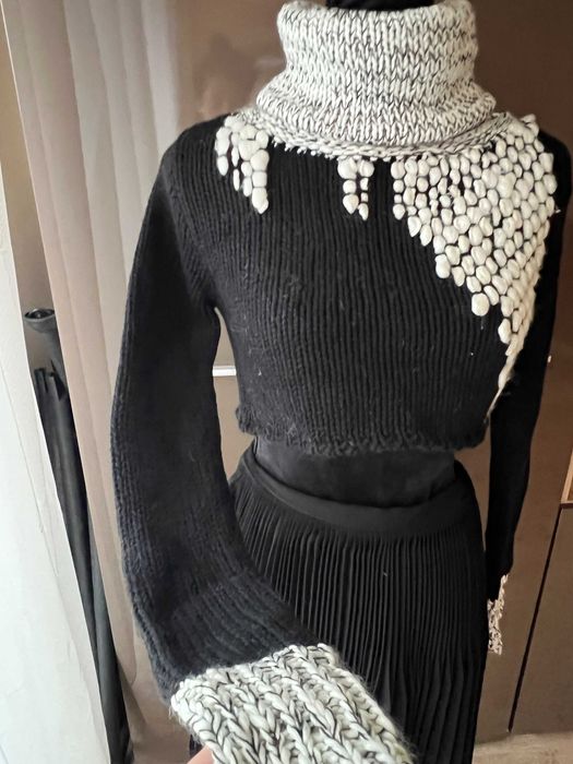 pulover scurt tricotat cu guler Reserved