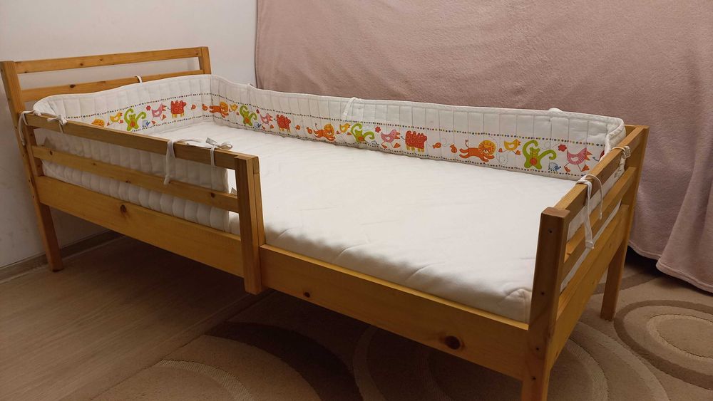 Pat lemn 160x70 cm, saltea Ikea, husa detasabila, stare excelenta