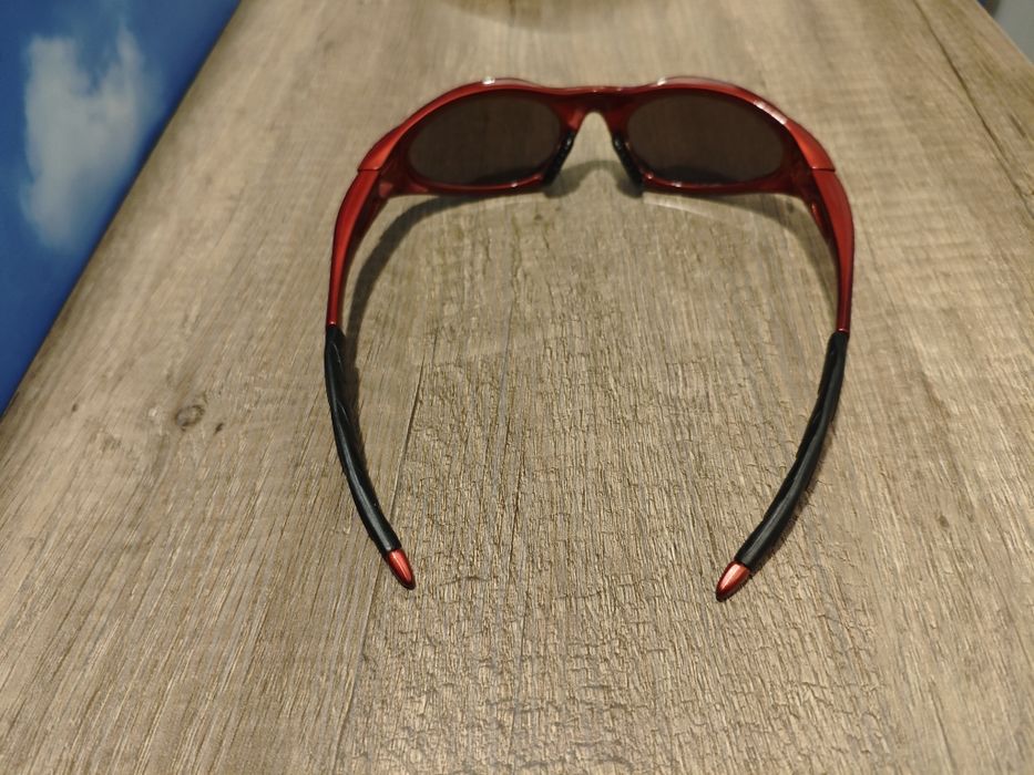 Слънчеви очила (червен цвят)