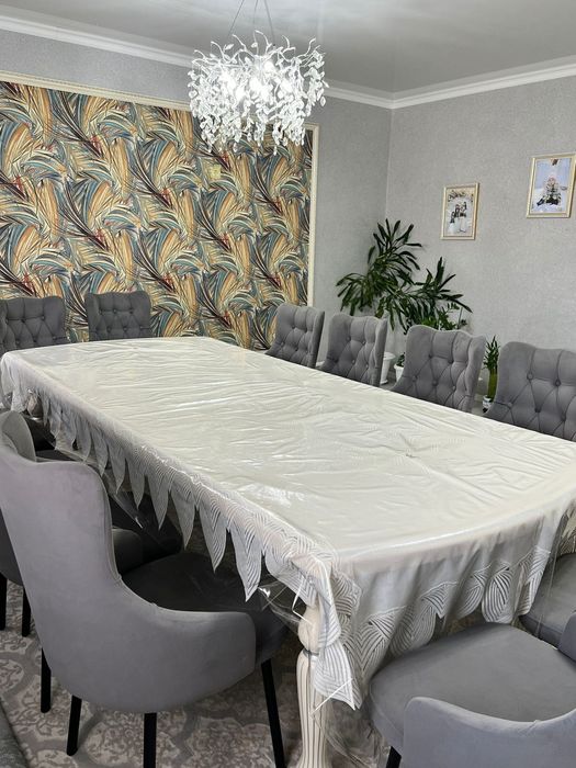 Стол со стульями