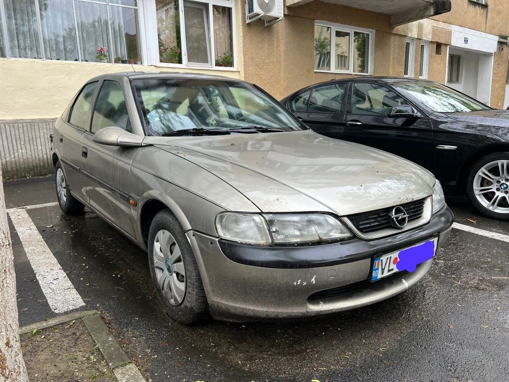 Vând Opel Vectra B