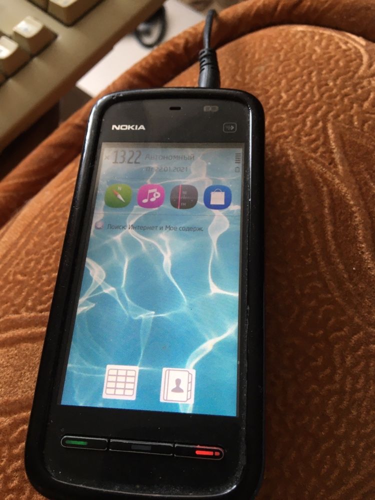 Nokia 5228 ретро смартфон