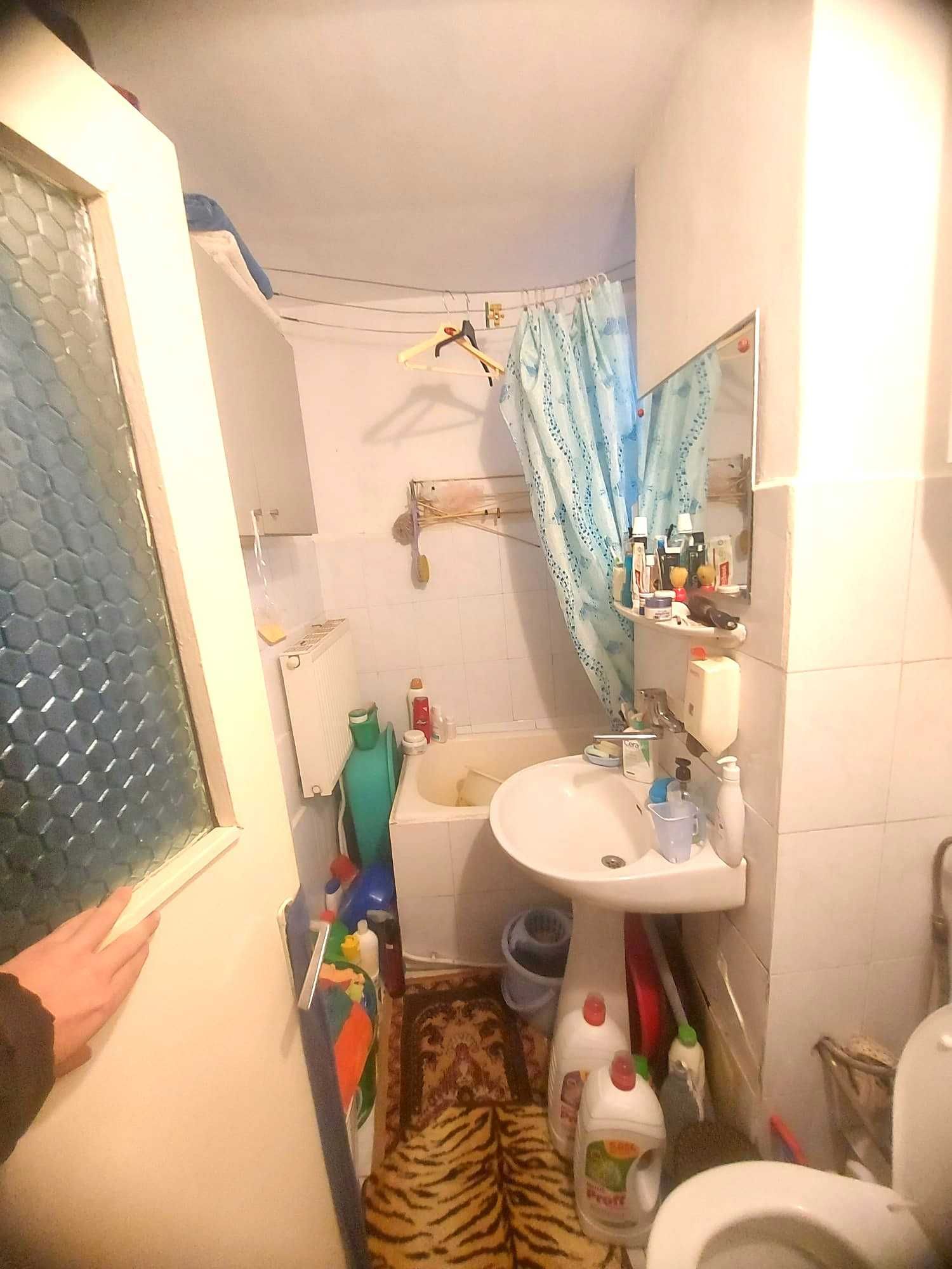 Vând Apartament 2 camere Carpați 1