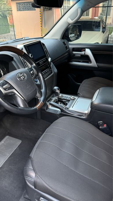 Toyota Land Cruiser 200 4.6