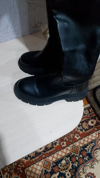 Продам ботфорды новые в коропке